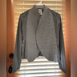 Ivivva Athletica size 12 gray top jacket sweater in excellent condition